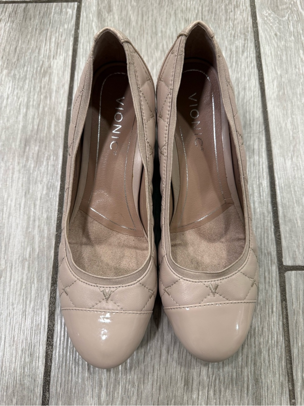 Vionic Ruby Quilted Nappa Leather Patent Cap-Toe Block Heel Pumps Nude Size 7